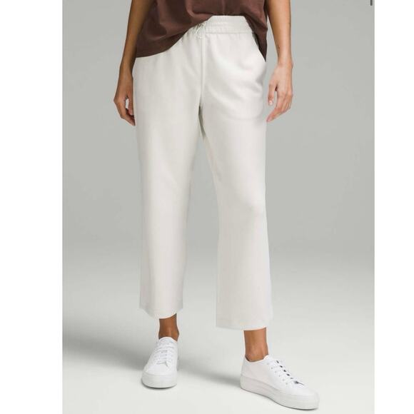 Lululemon Softstreme High-Rise Straight Leg Crop Top Women’s Size‎ 8 Cream - Picture 1 of 10